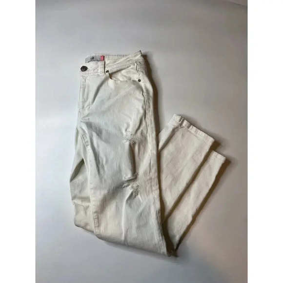 Cabi Jeans Slim High Rise Straight Leg Jeans White Distressed/Ripped Size 6 - Picture 1 of 8